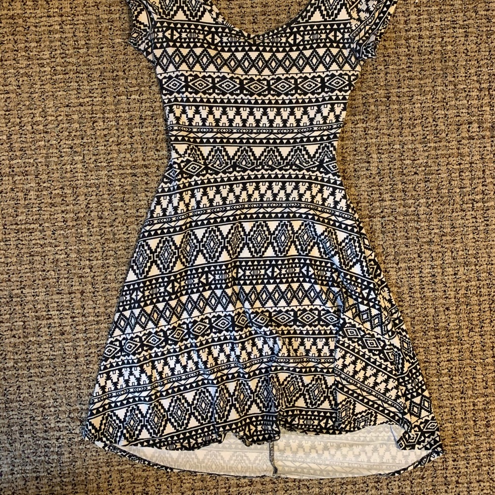 Patterned Designed Dress - Picture 5 of 7